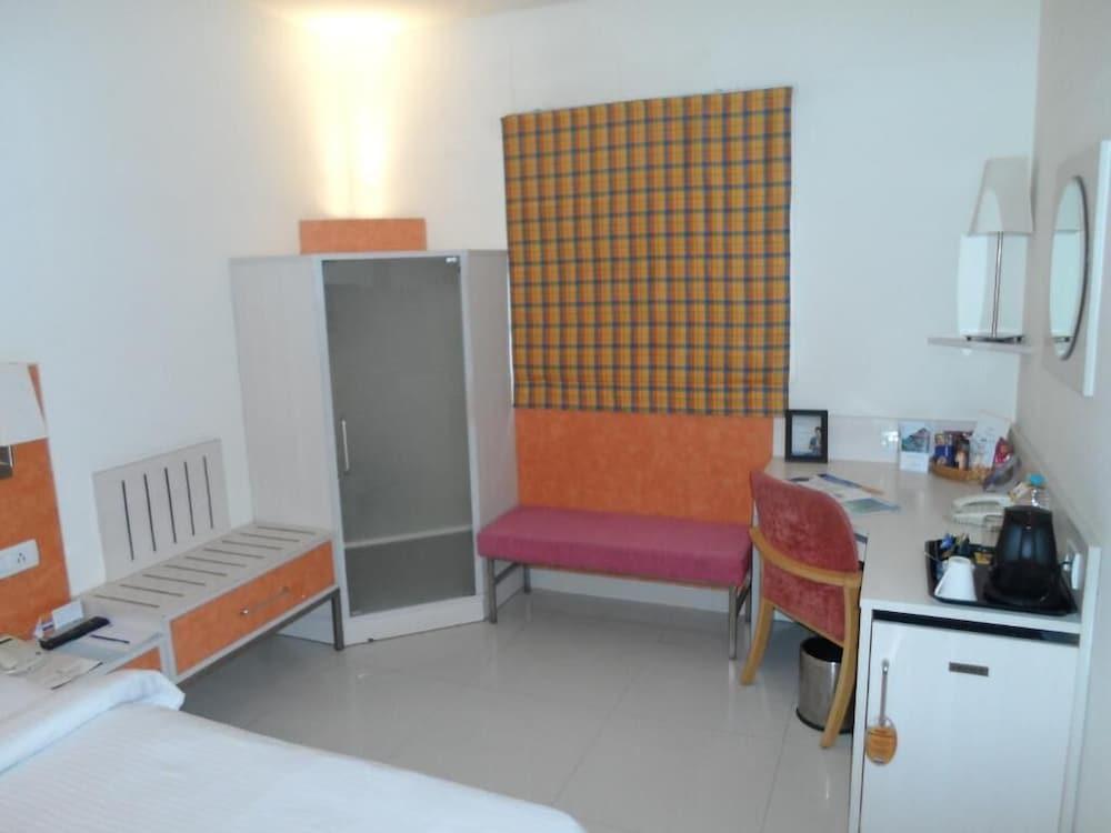 Aditya Hometel Hyderabad Bagian luar foto