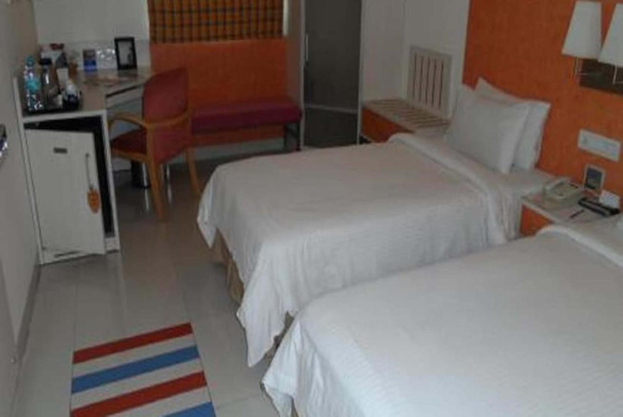 Aditya Hometel Hyderabad Bagian luar foto