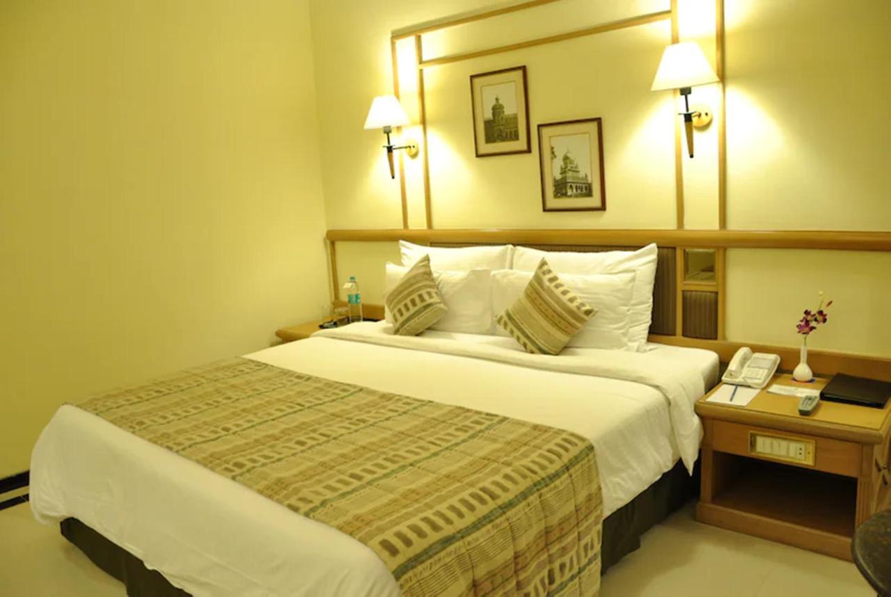 Aditya Hometel Hyderabad Bagian luar foto