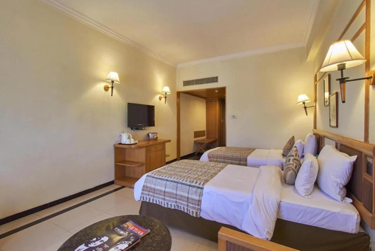 Aditya Hometel Hyderabad Bagian luar foto