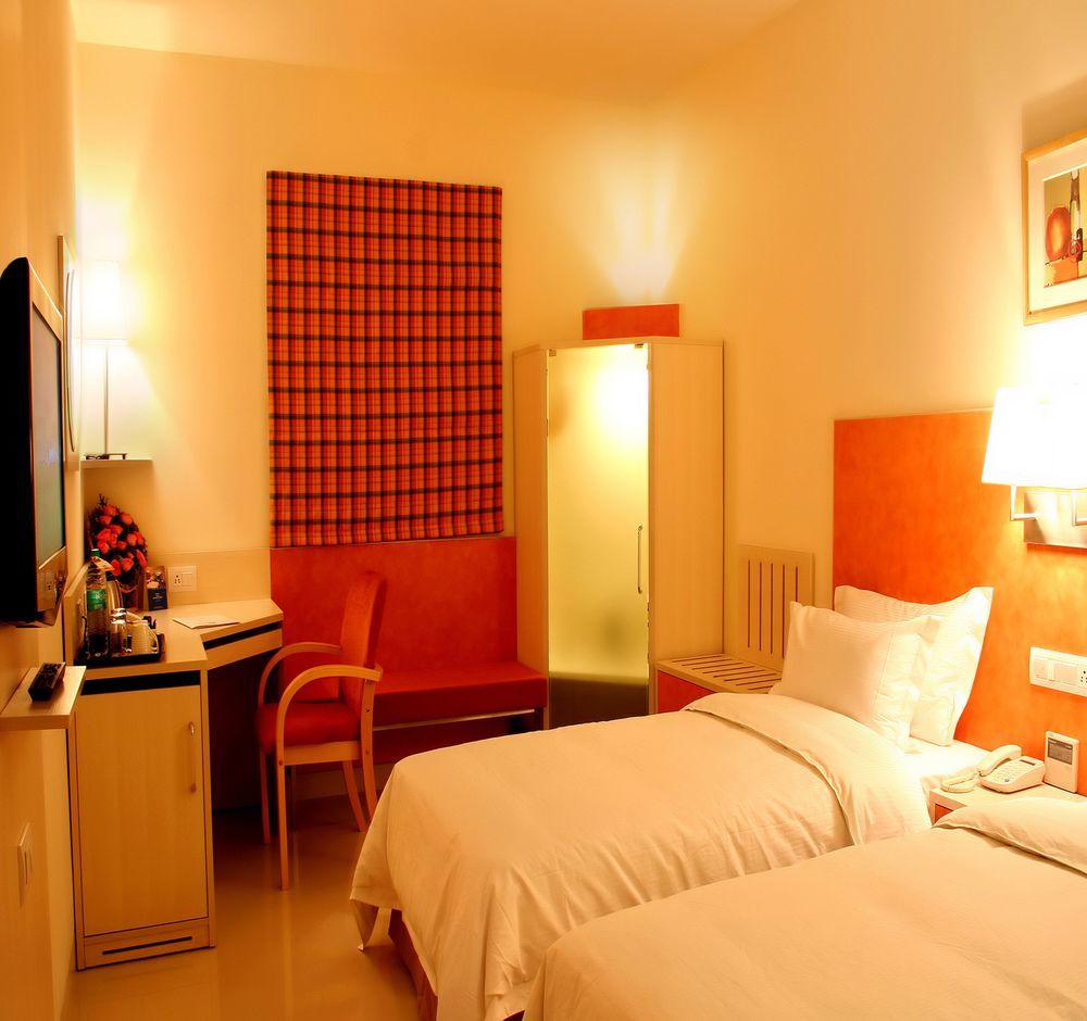 Aditya Hometel Hyderabad Bagian luar foto