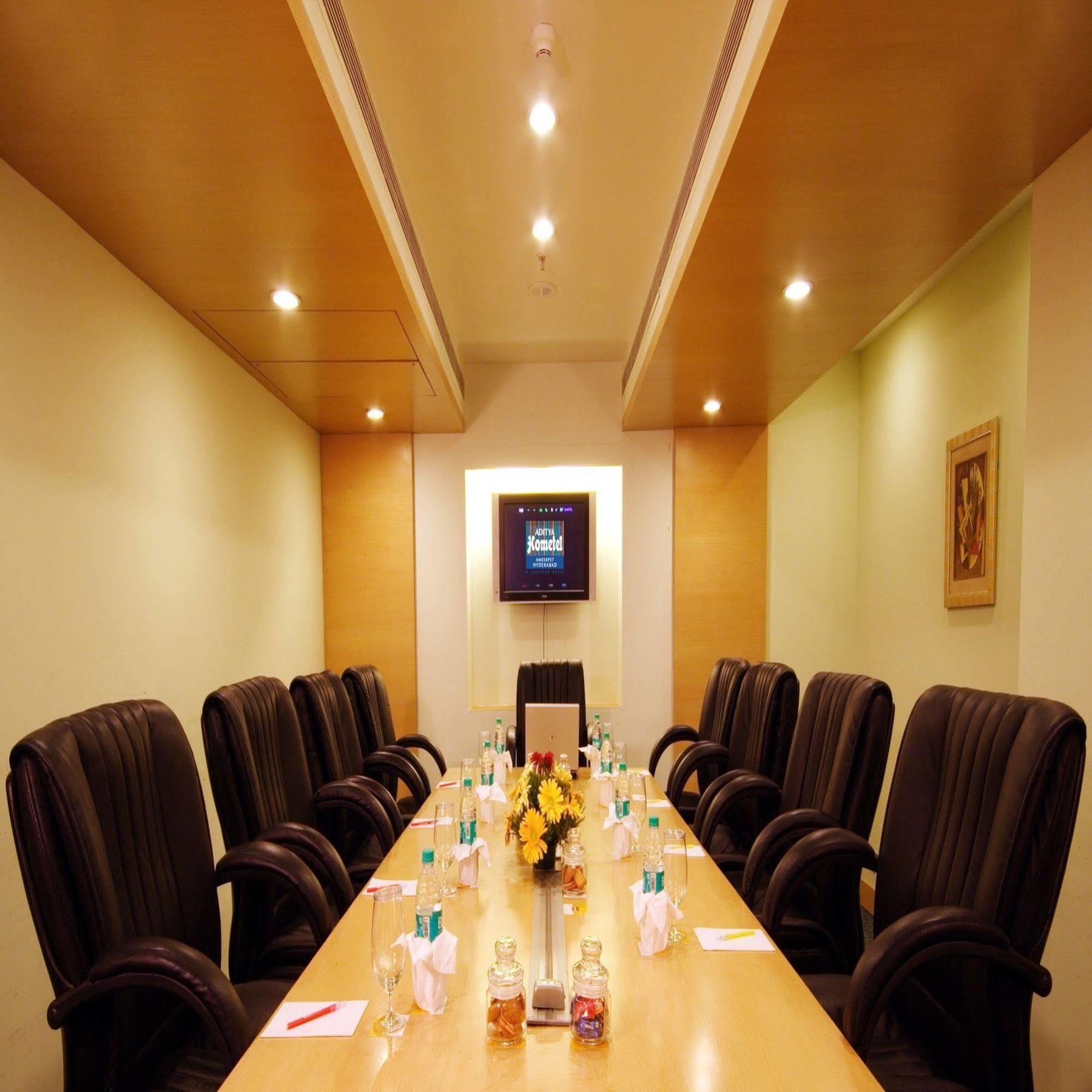 Aditya Hometel Hyderabad Bagian luar foto