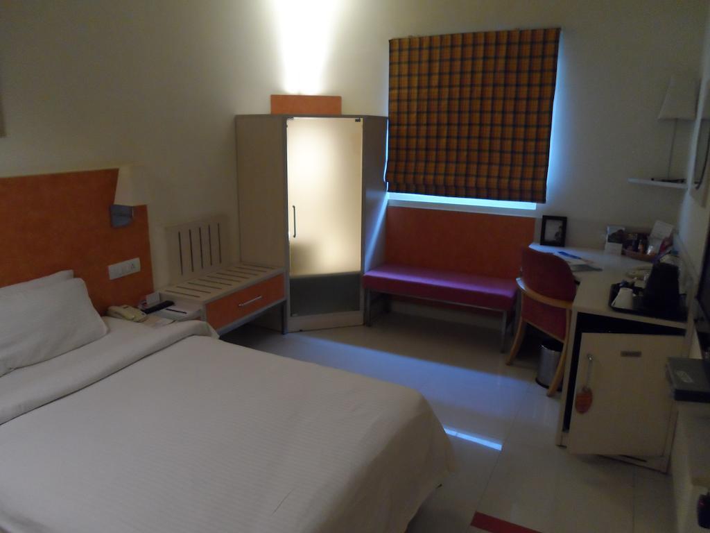Aditya Hometel Hyderabad Bagian luar foto