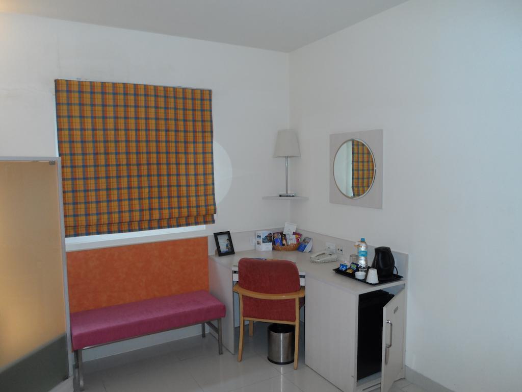 Aditya Hometel Hyderabad Bagian luar foto