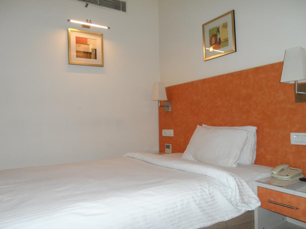 Aditya Hometel Hyderabad Bagian luar foto